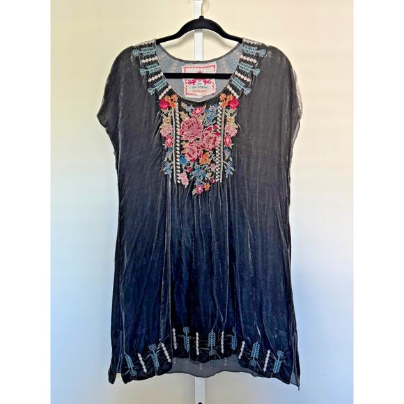 Johnny Was Nindi Velvet Embroidered Top Size Small Asymmetrical Hem Silk Blend - Picture 1 of 8